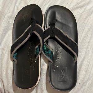 Men’s Bixby Nomad flip flops. Size 10. Barely worn